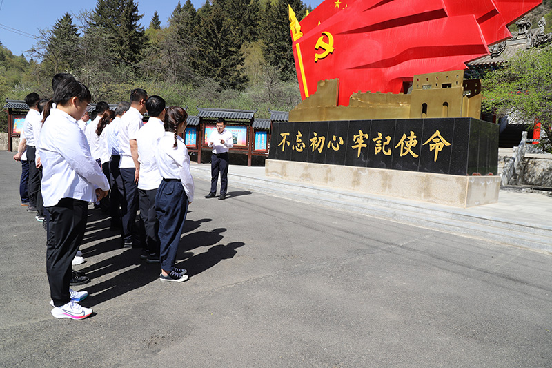何院長(zhǎng)講話合照.jpg